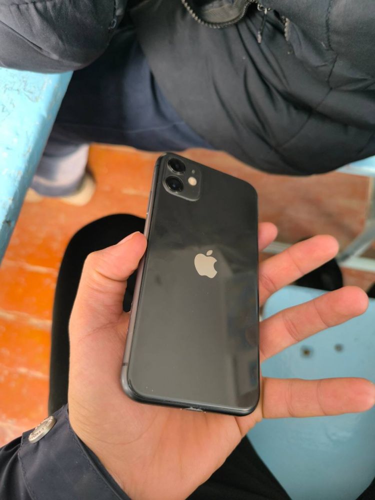 iPhone 11 LLa 64 gb