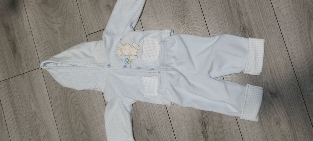 Vând hăinuțe bebe