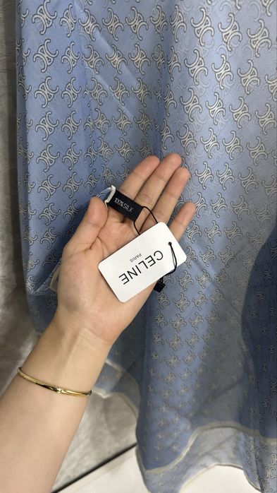 Голубой платок CELINE из жаржет-шифона — новый