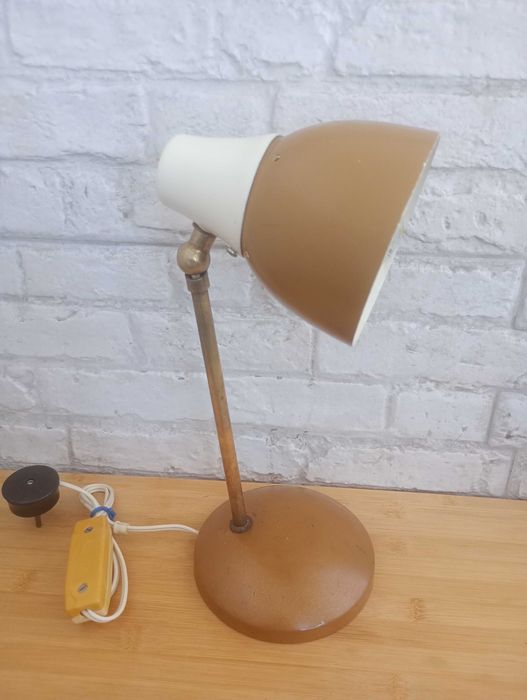 Стара лампа настолна