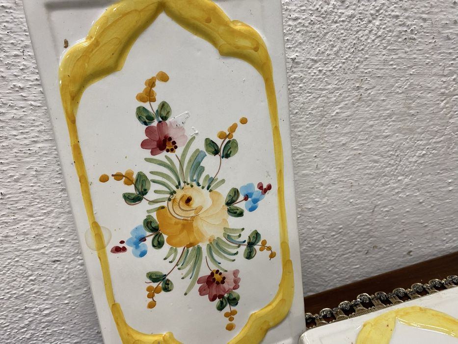 Стенни порцеланови вази с орнаменти