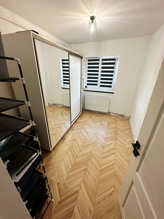 Proprietar inchiriez ap. cu 4 camere, 2 locuri de parcare