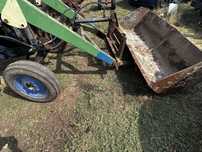 Vand tractoras in stare buna.