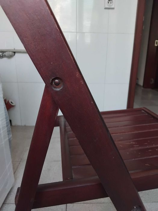 Дървени сгъваеми столове