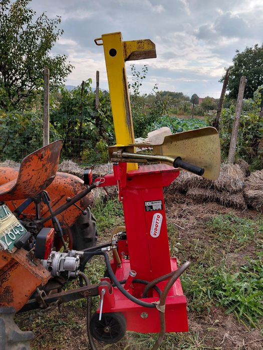 Crapator Lemne Hidraulic pentru tractor, putere 9 tone!