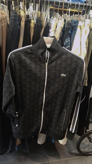 Hanorace Denim TEARS,  Lacoste,  nike tech 300 lei/buc