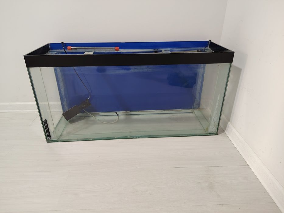 Akvarium 140-150 litr atrofida sotiladi!