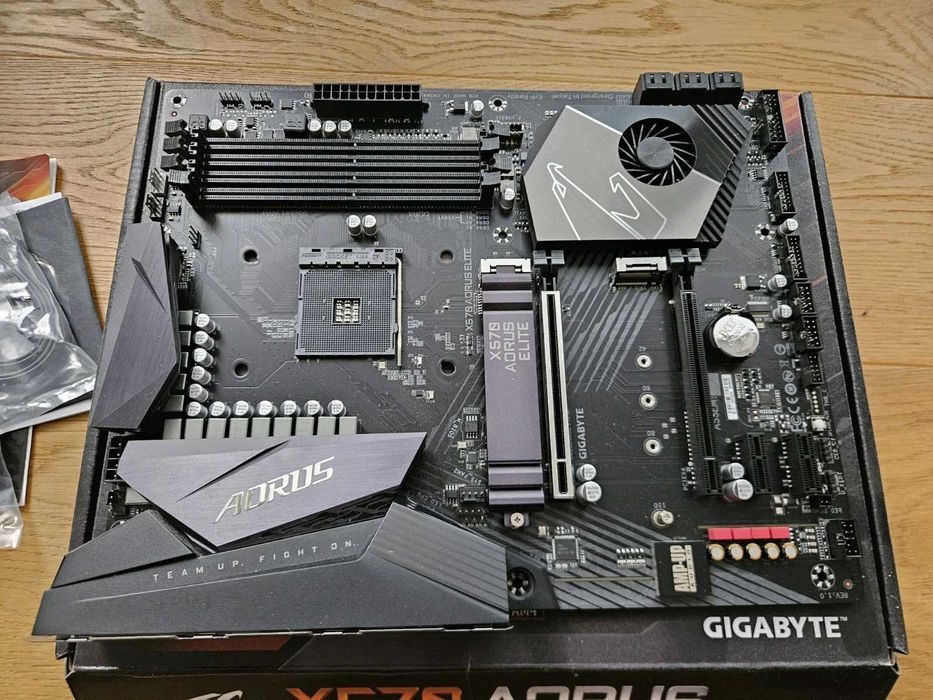 Дънна платка Gigabyte X570 AORUS ELITE AM4