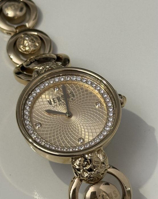 Часы Versus Versace с кристалами Swarovski