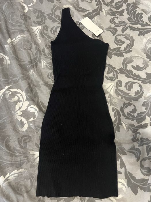 Чисто нови не носени рокли