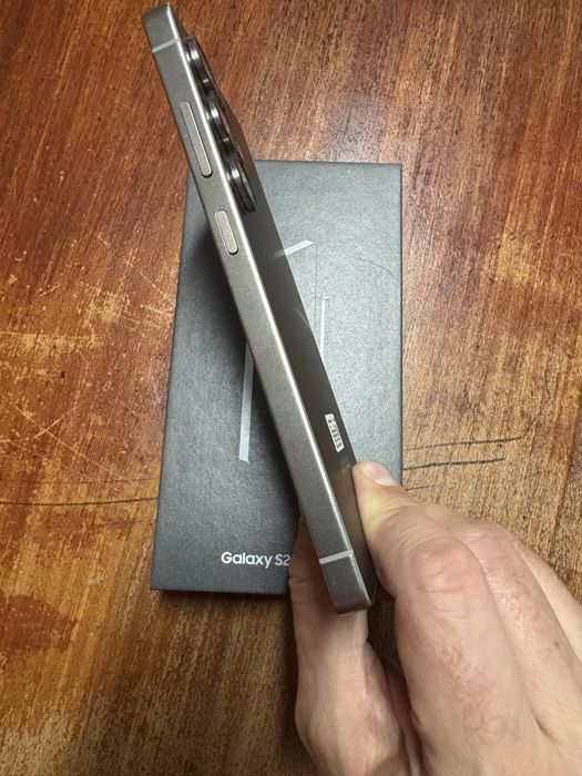Продавам Samsung Galaxy S25 Ultra 256 Gb с гаранция от Йетел