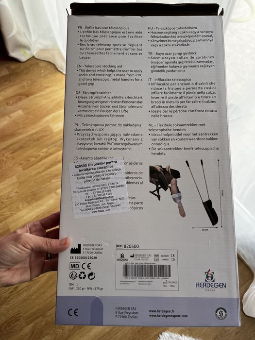 Dispozitiv de tras sosete si ciorapi cu telescop