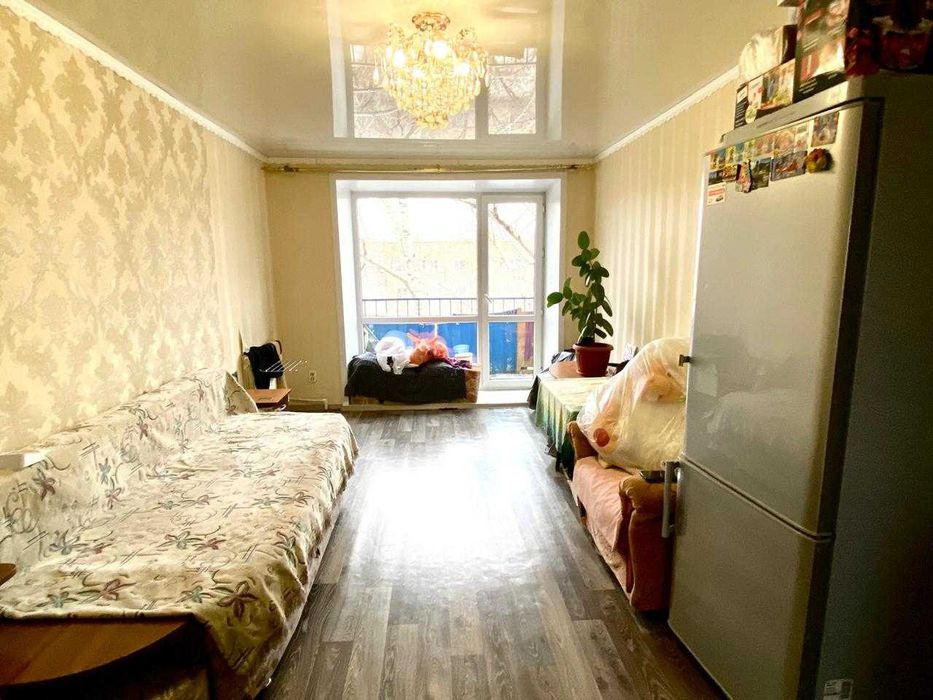 Продаю отличную 2-комнатную квартиру на 13 мкр, остановка рядом, 5/5