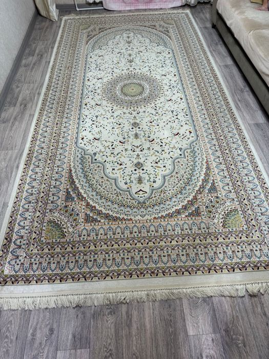 ковер 2*4 в хорошем состояний