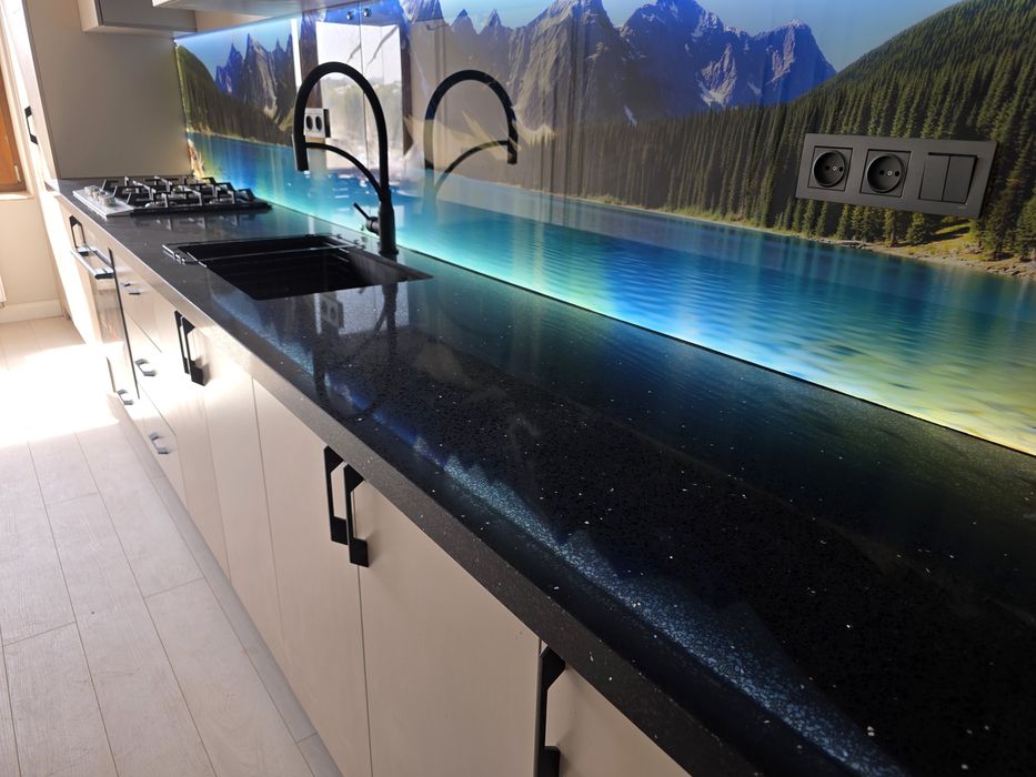 Столешницы и кварцевый и акриловый камен