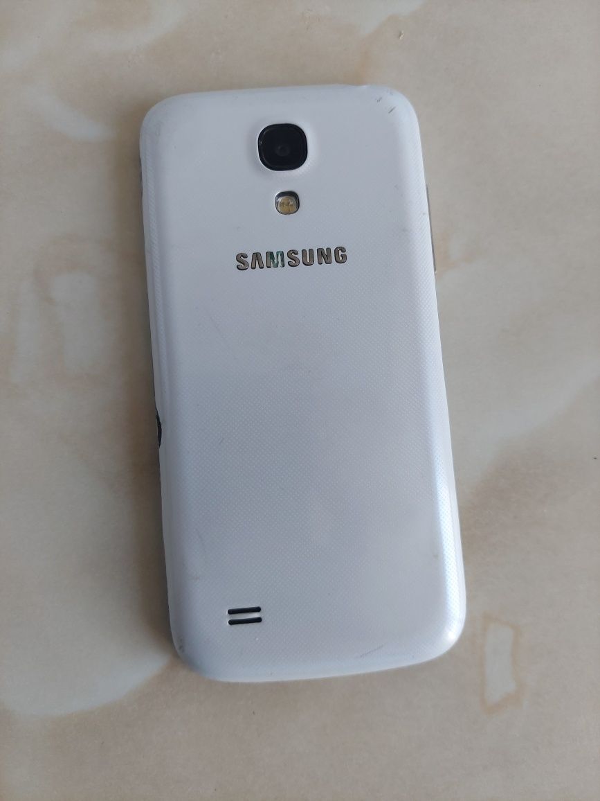 Vând Samsung Galaxy S4 Mini alb, nu citește cartela / nu ia semnal