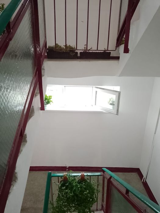 Vand apartament 4 camere, decomandat, in Vulcan.