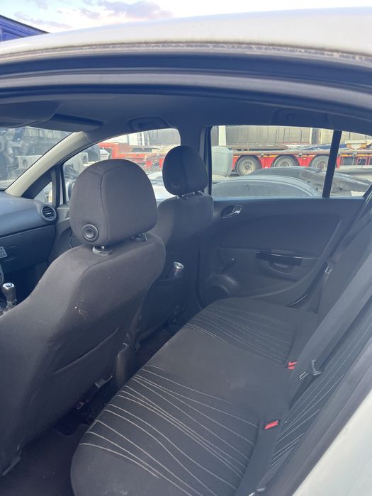 Opel Corsa на части