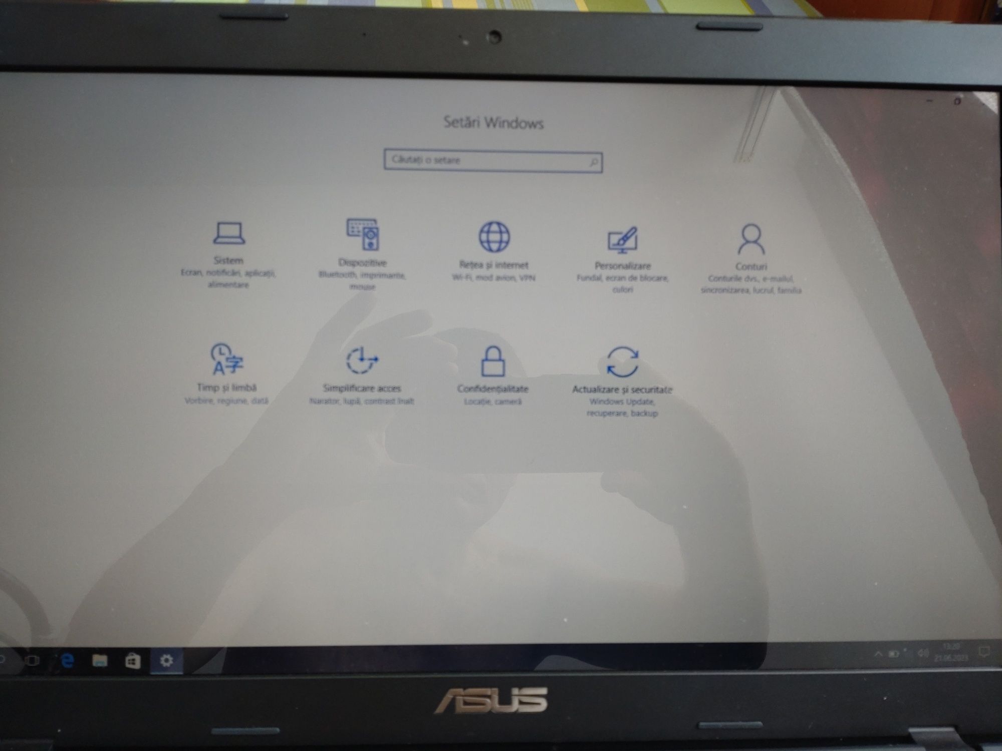 Laptop Asus ecran mare 4gb RAM 250hdd Intel core i3 2,3ghz ca nou