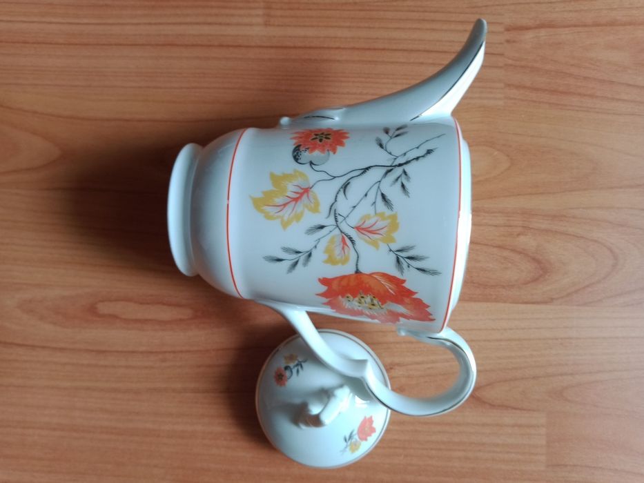 Ceainic porțelan Bavaria,model deosebit dim. medie 700ml