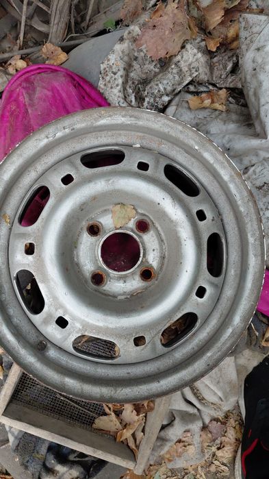 Пассат б3 r14 диска сатылады 4шт