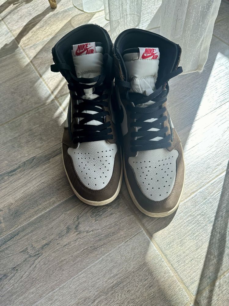 Adidasi Nike Jordan 1 High Travis Scott