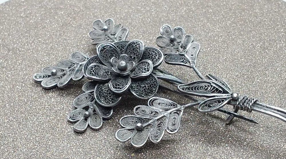Broșă din argint filigran, buchet floral bogat