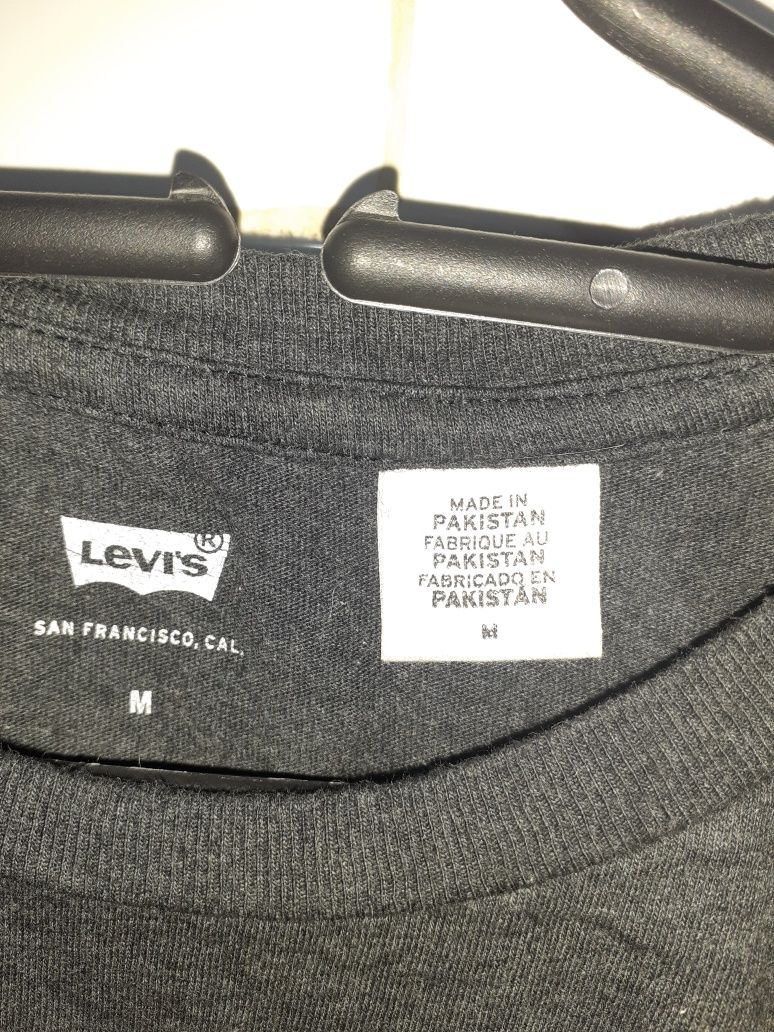 Tricou marca Levis mărime M culoare gri