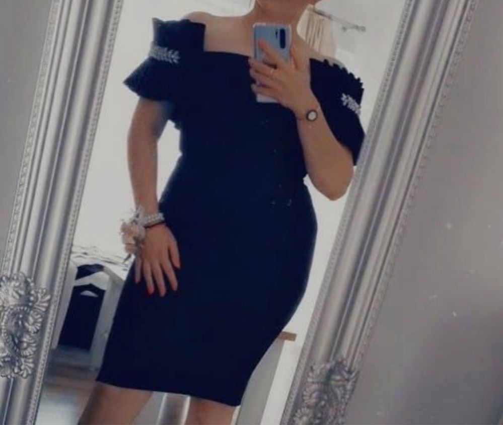 Rochie neagra medie