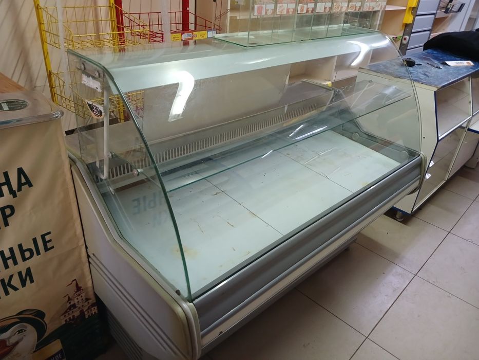 Продам витринные холодильники.