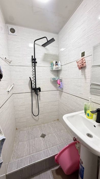 Novza metroga yaqin joyda kvartira bezmakler