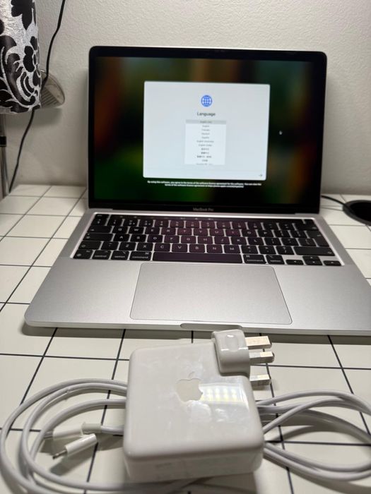 Macbook Pro 13 inch 2022