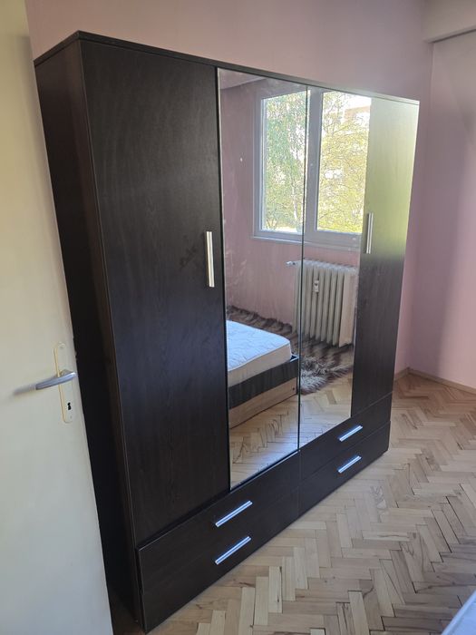Гардероб, цвят венге, огледални врати, добро състояние