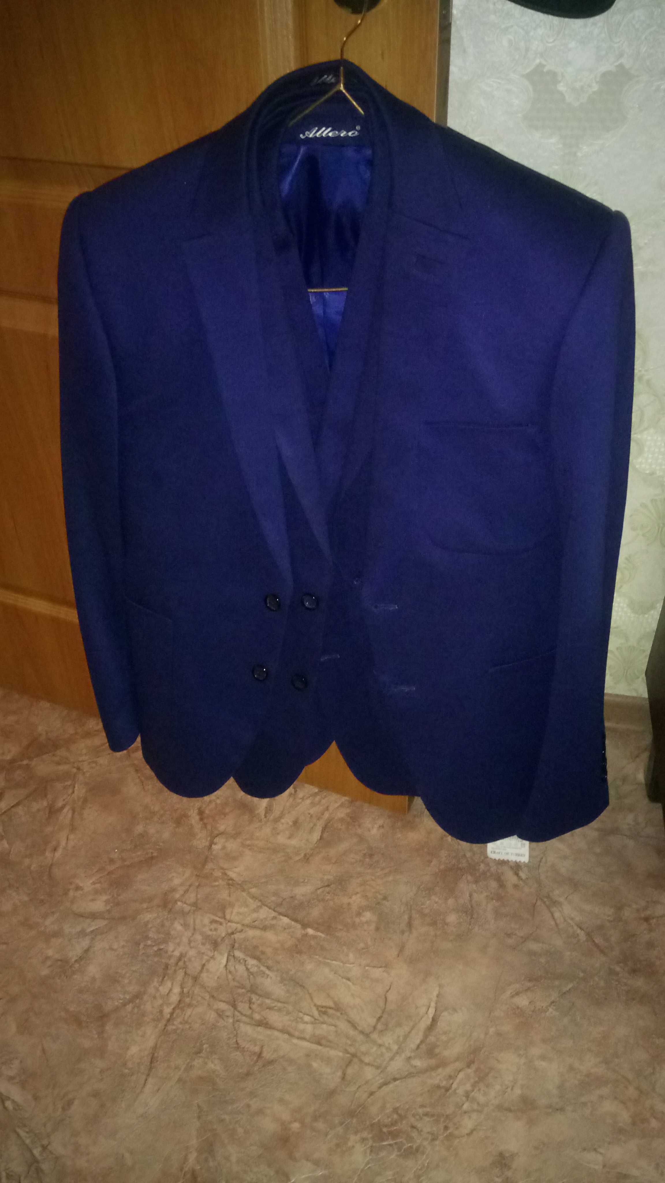 Продам шерстяные пиджаки в количестве 4 шт.