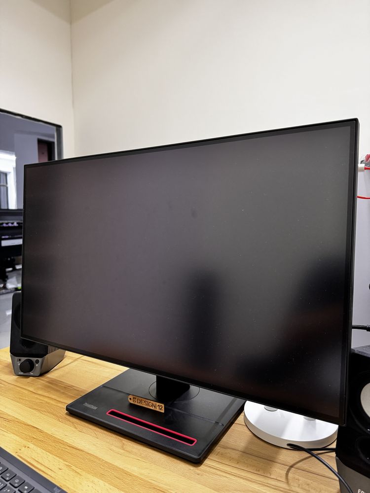 Монитор Lenovo ThinkVision