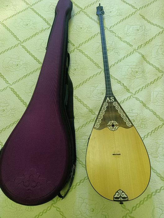 Продается домбра.Американский орех.