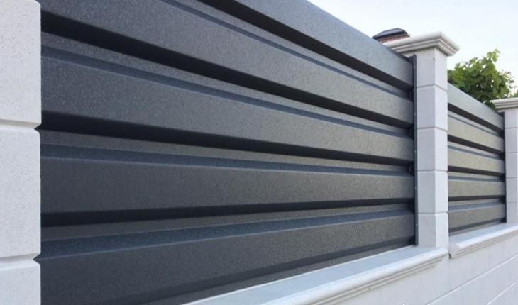 Vând garduri și porți la comanda clientului