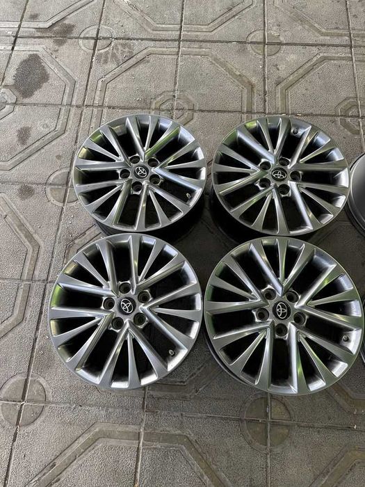 Оригинальные диски Toyota camry 55 R17
