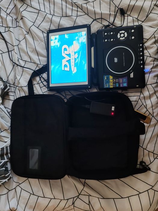 Dvd player cu ecran rotativ