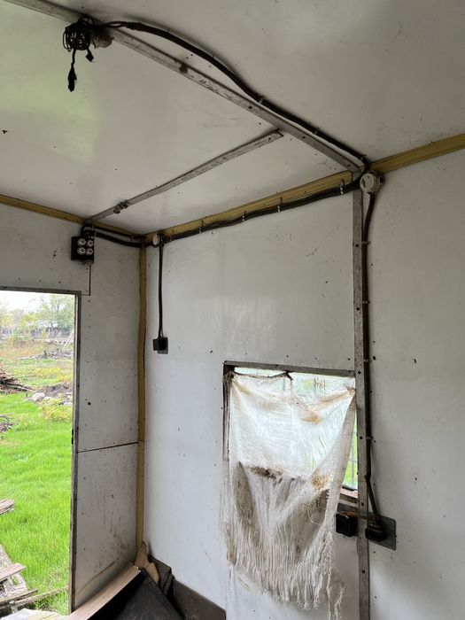 Baraca metal cu instalatie electrica