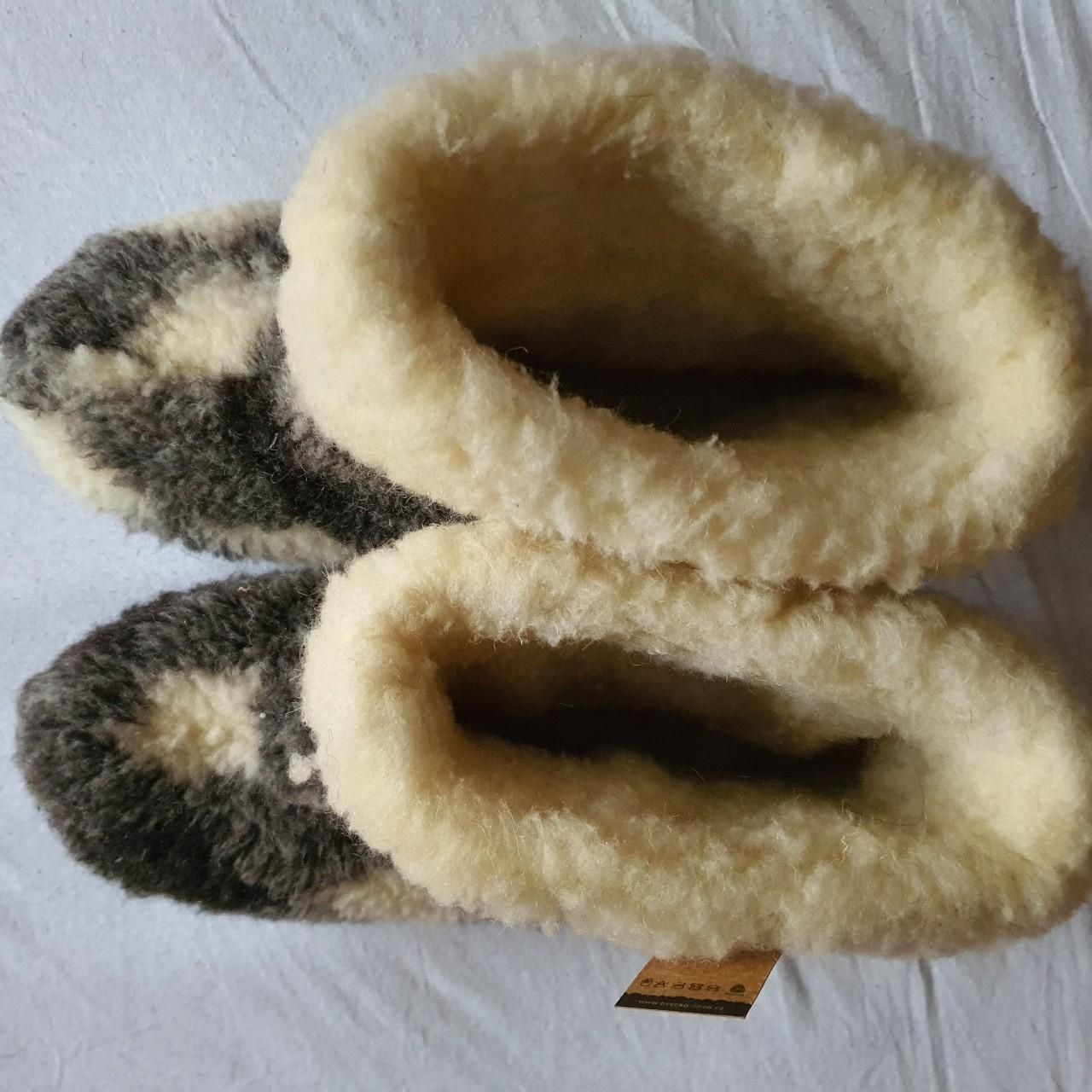 Botosei de casa din lana Noi ( papuci de casa )