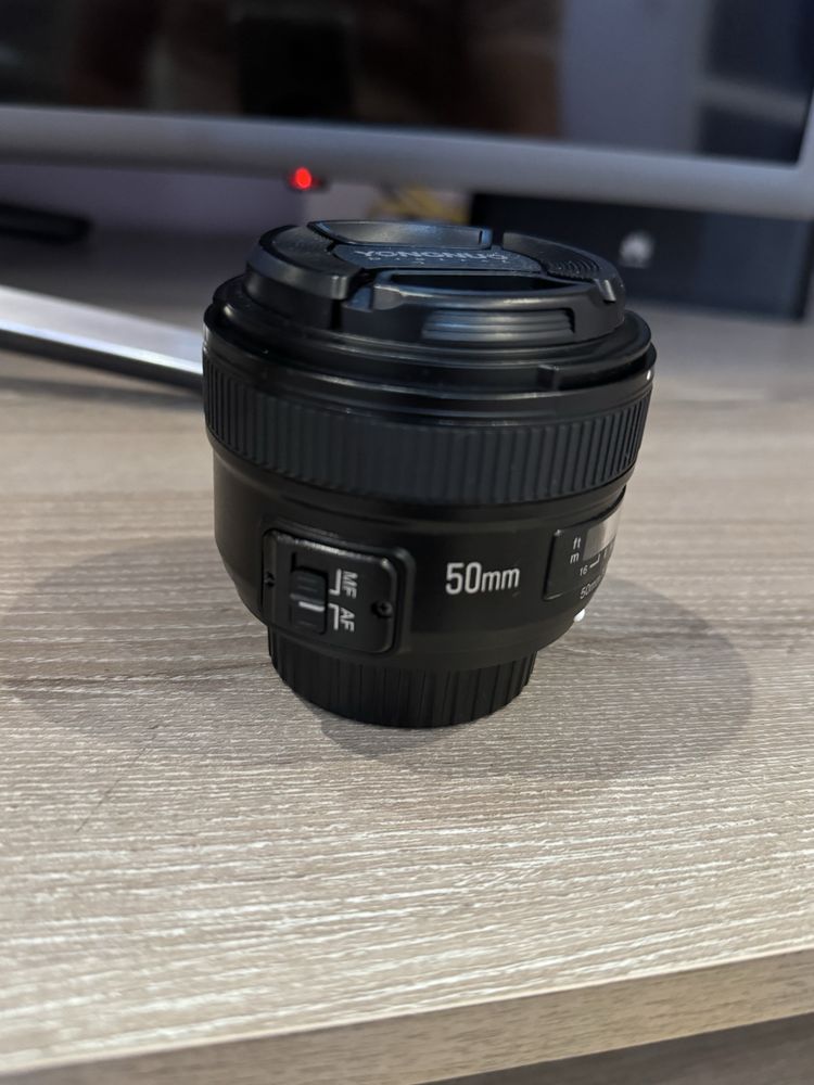 Nikon d3200 с обектив 18-140 и 50mm и светкавица