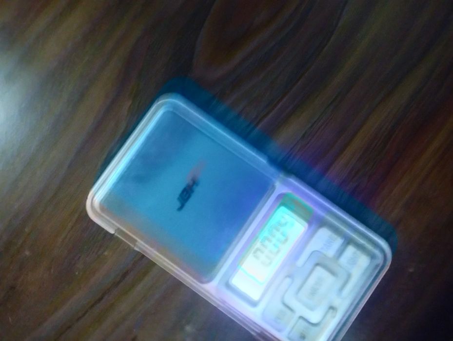 Заргарлар учун тарози ва люпа.