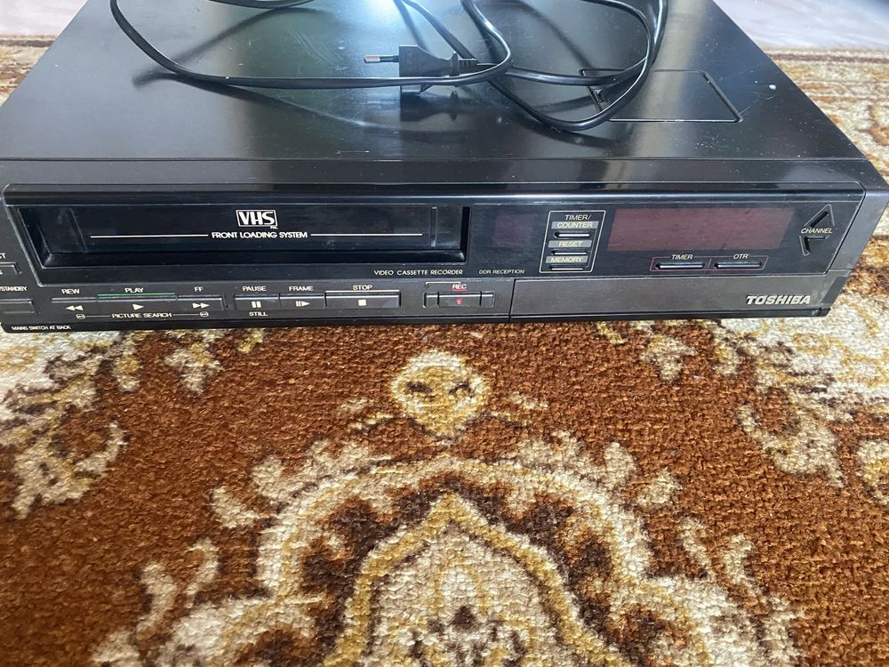 Продавам видео записващо Toshiba Модел V-73W