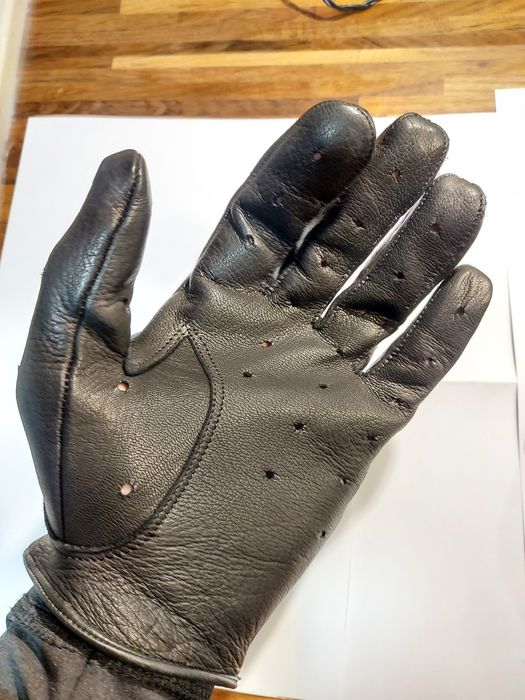 Manusi condus din piele naturala