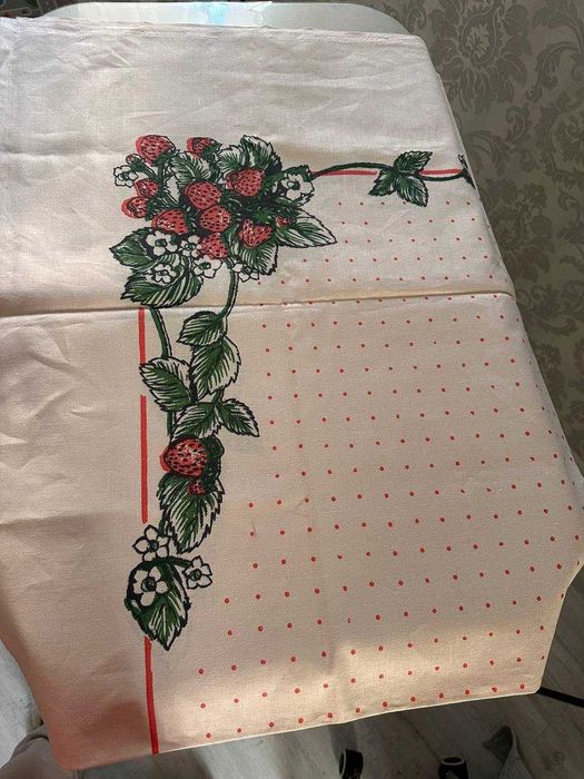 Полотенца банные , скатерть- советское