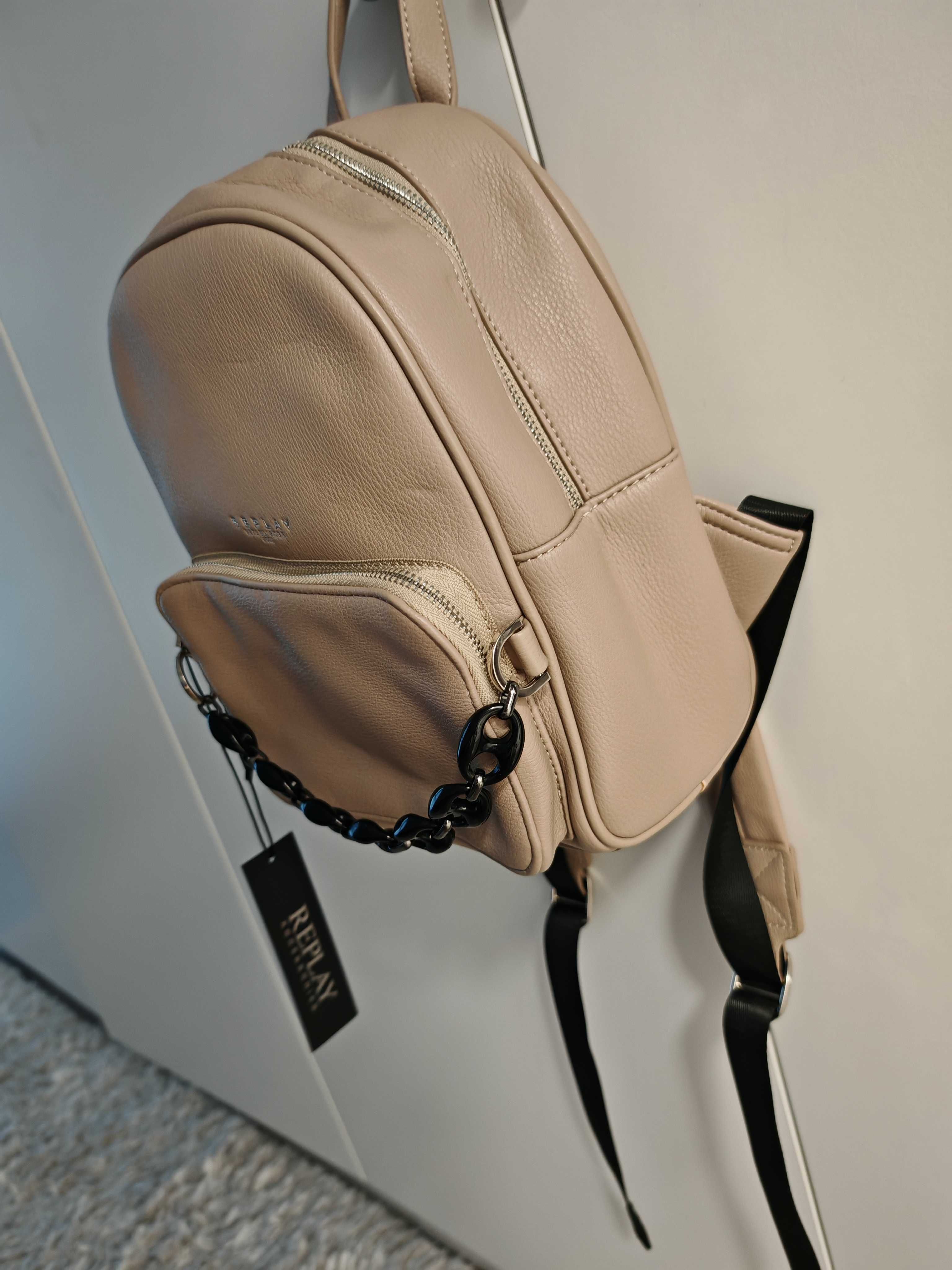 Rucsac Review nou
