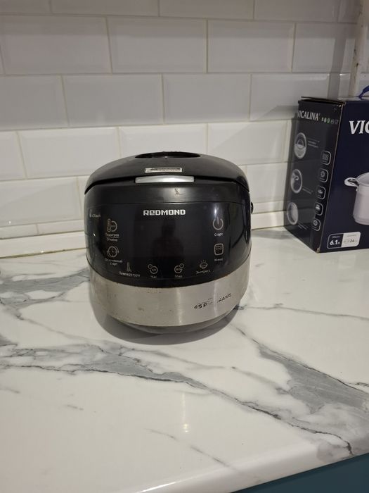 Мультиварка REDMOND RMC-M90 черный