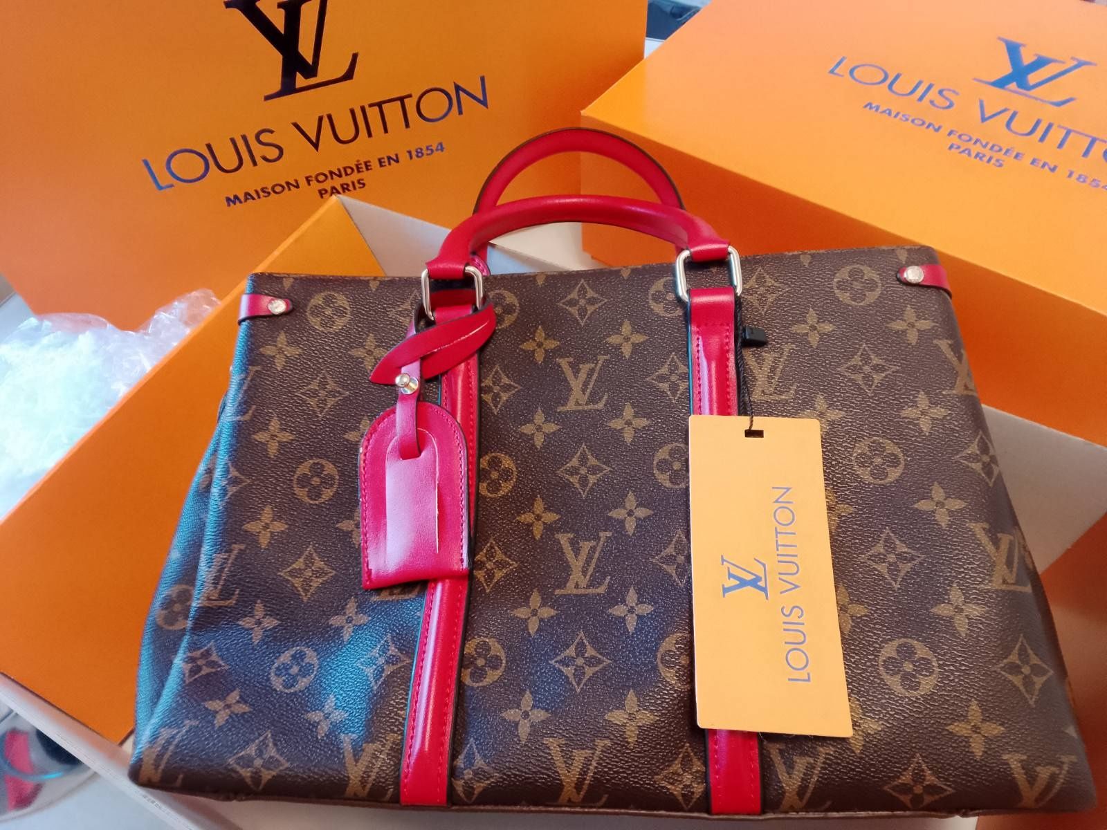 Дамска чанта Louis Vuitton