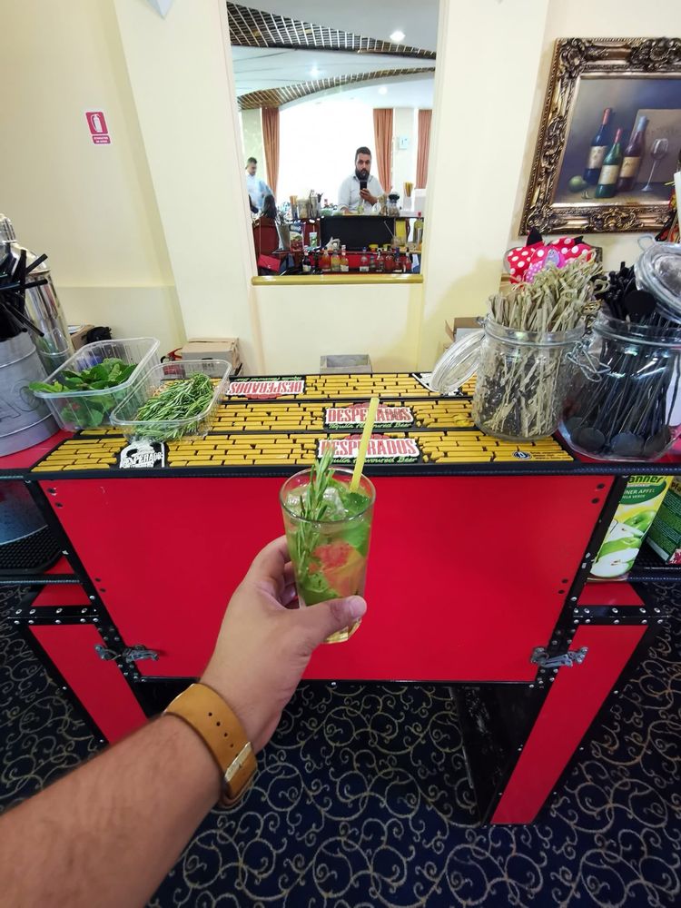 Cocktail Bar Mobil de inchiriat/foarte practic / usor de montat /
